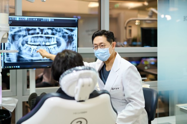 앞니 사이가 벌어져 보이는 이유는? - 설명 이미지 1
